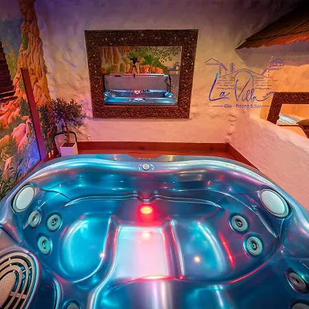 La By Mama C-gite-piscine-spa Villa